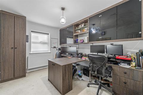 83 North Drive, Hounslow, TW3 1PT