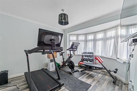 83 North Drive, Hounslow, TW3 1PT