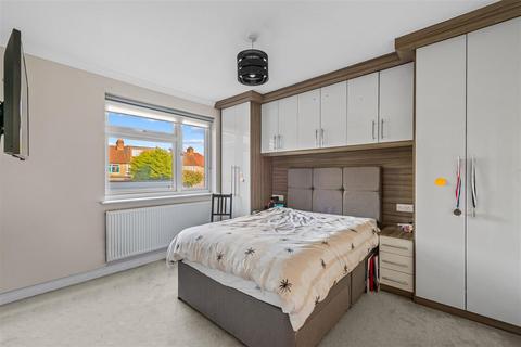 83 North Drive, Hounslow, TW3 1PT