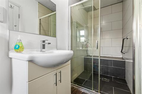 83 North Drive, Hounslow, TW3 1PT