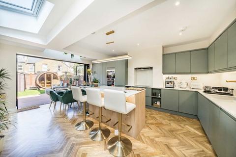 40 Wimbledon Road, London, SW17 0UQ