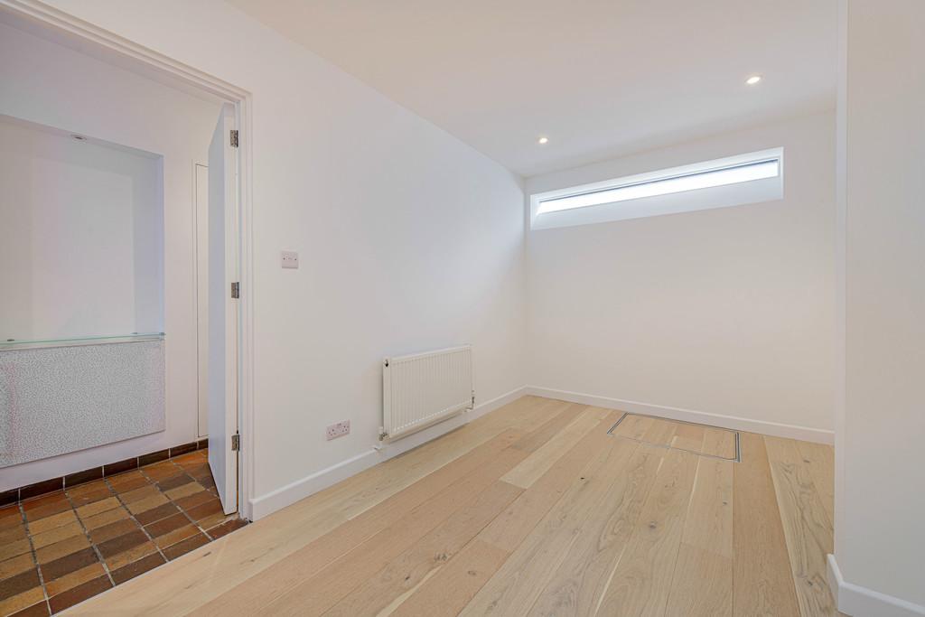 53 Slaidburn St Rec 1