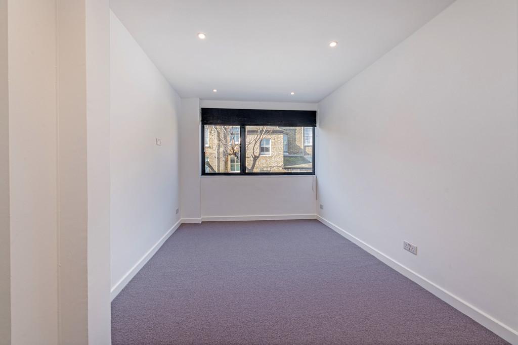 53 Slaidburn St Bed 2