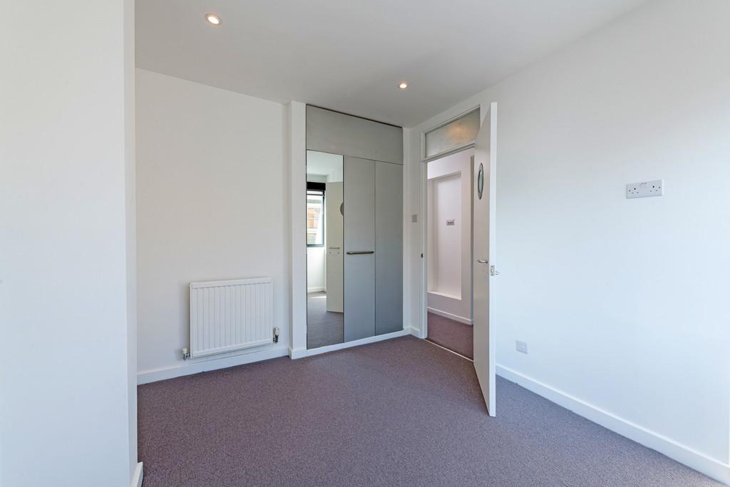 53 Slaidburn St Bed 1