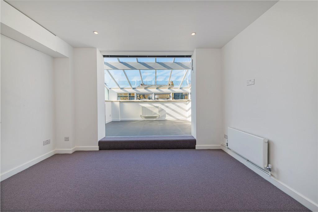 53 Slaidburn St Bed 3
