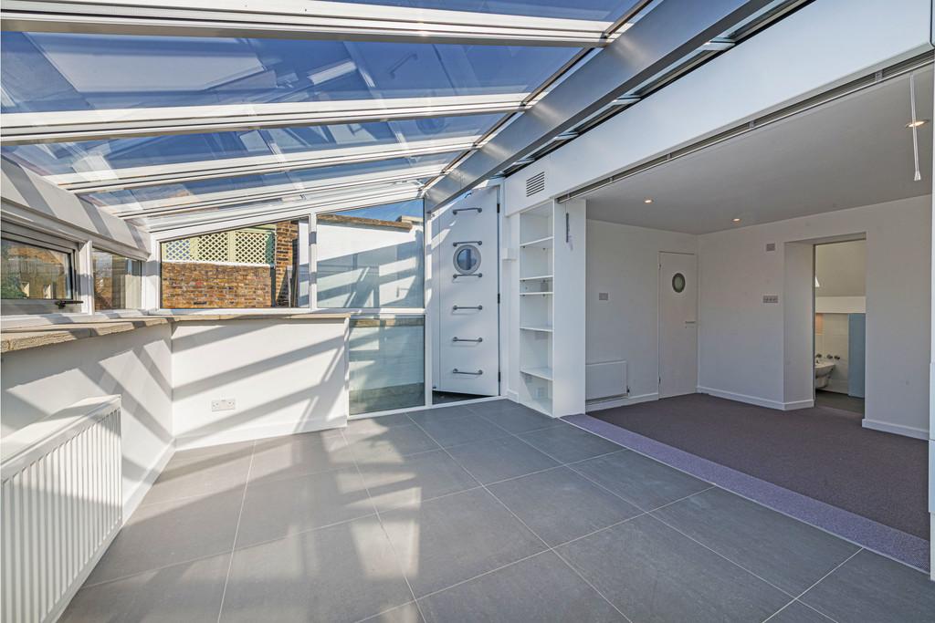53 Slaidburn St Bed 4