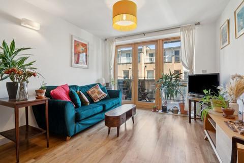 2 bedroom flat to rent, Ramsgate Street, London E8