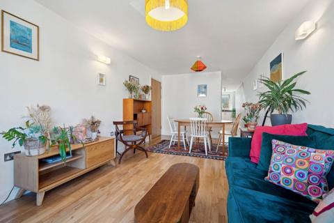 2 bedroom flat to rent, Ramsgate Street, London E8