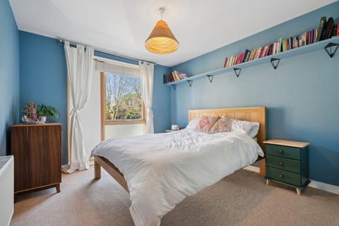 2 bedroom flat to rent, Ramsgate Street, London E8