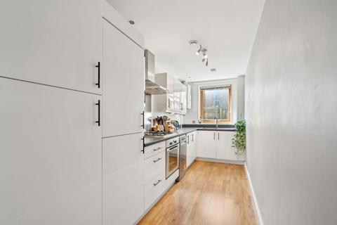 2 bedroom flat to rent, Ramsgate Street, London E8