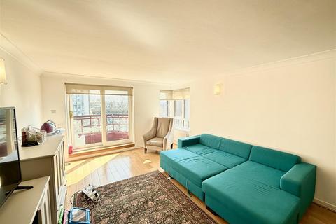 2 bedroom flat for sale, Johnson Lodge, London W9