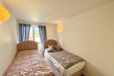2 bedroom flat for sale, Johnson Lodge, London W9