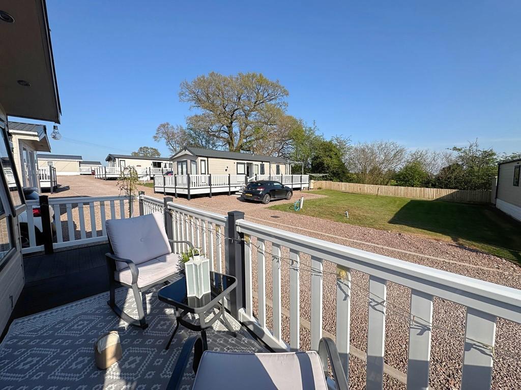 Front decking with outlooks