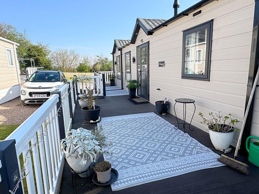 Side decking to front