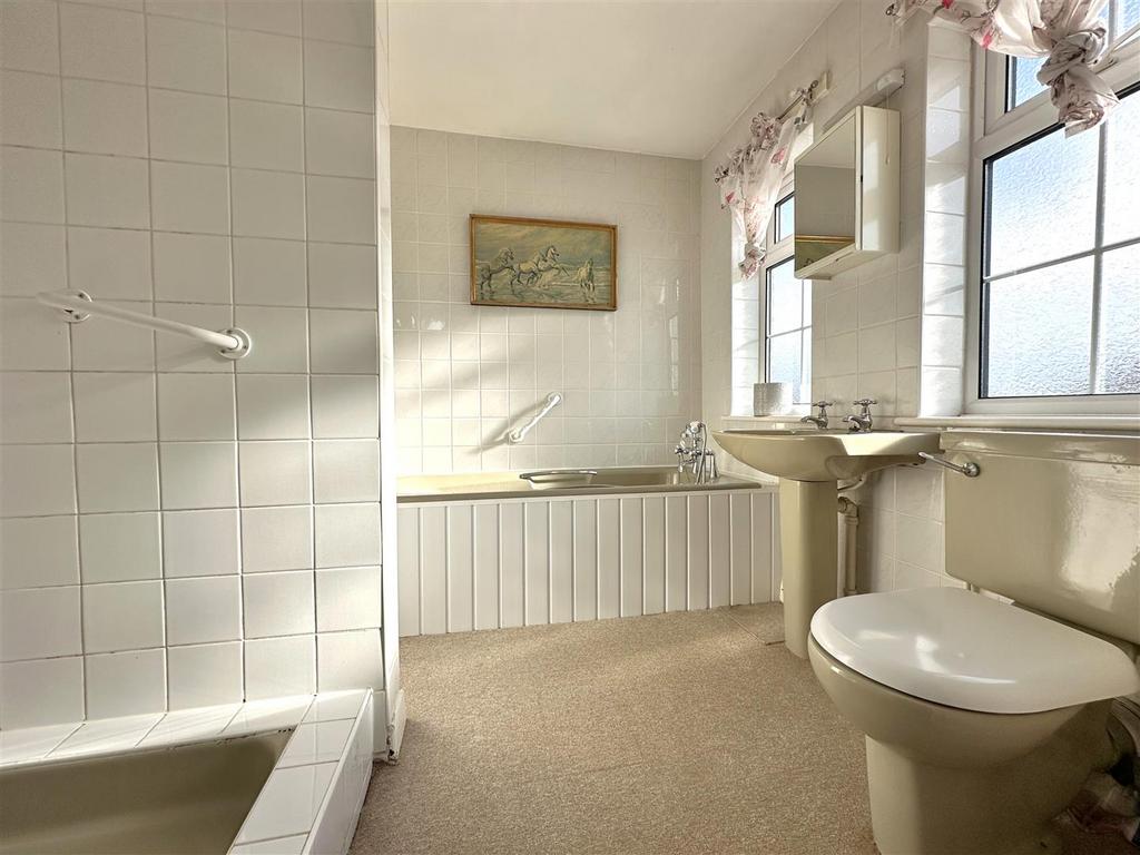 Four-Piece Family Bathroom 719