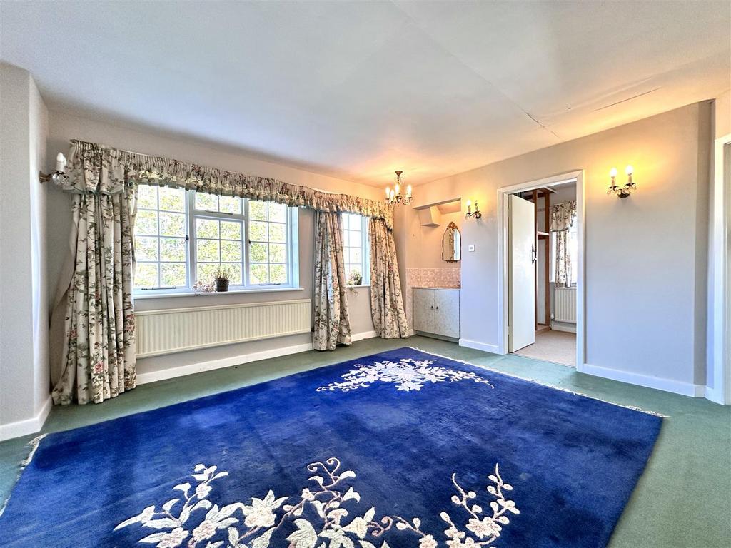 Master Bedroom 725