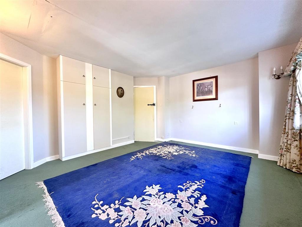 Bedroom One With Fitted Wardrobes 733