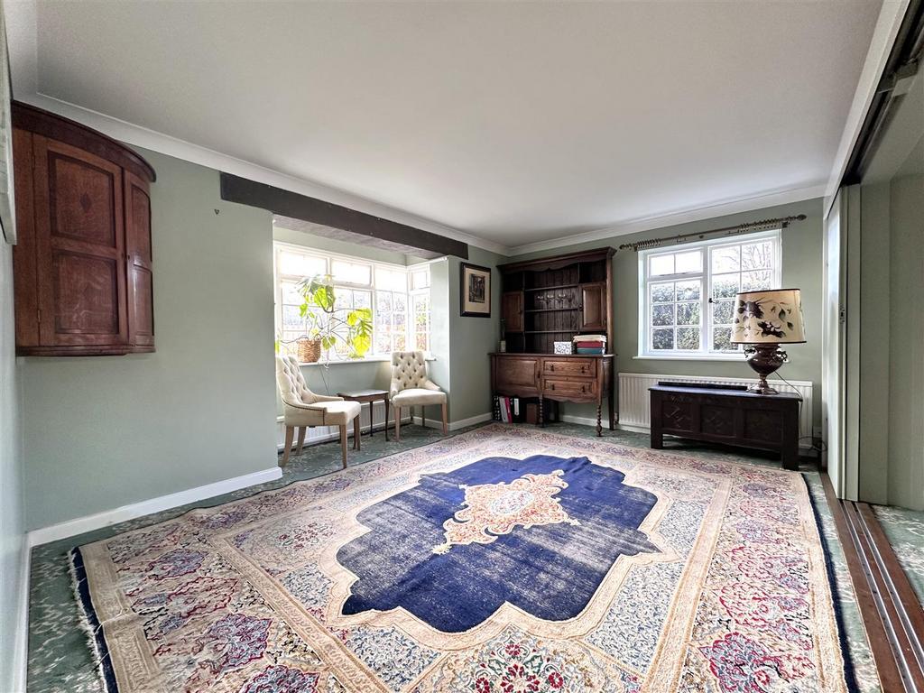 Dual-Aspect Dining Room 662