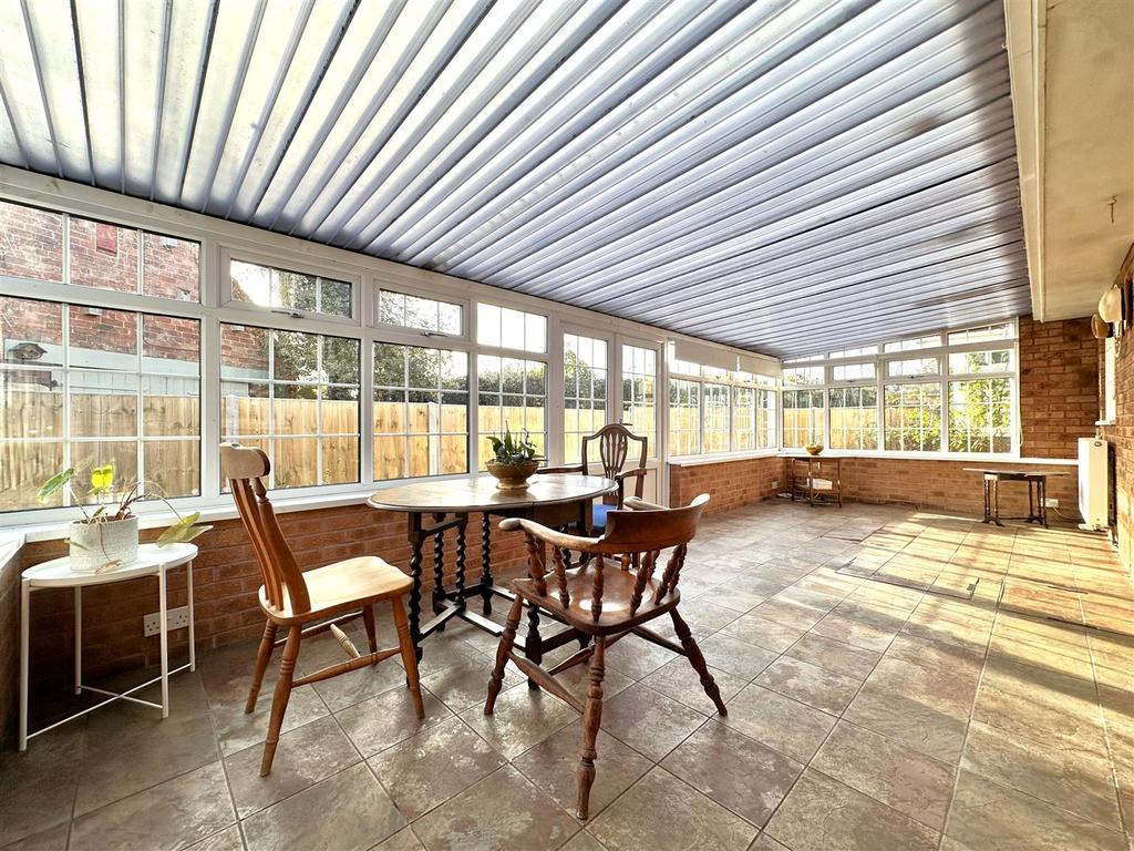 Large Conservatory 688