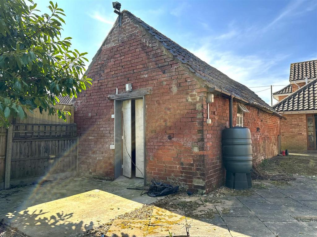 Detached Barn 754