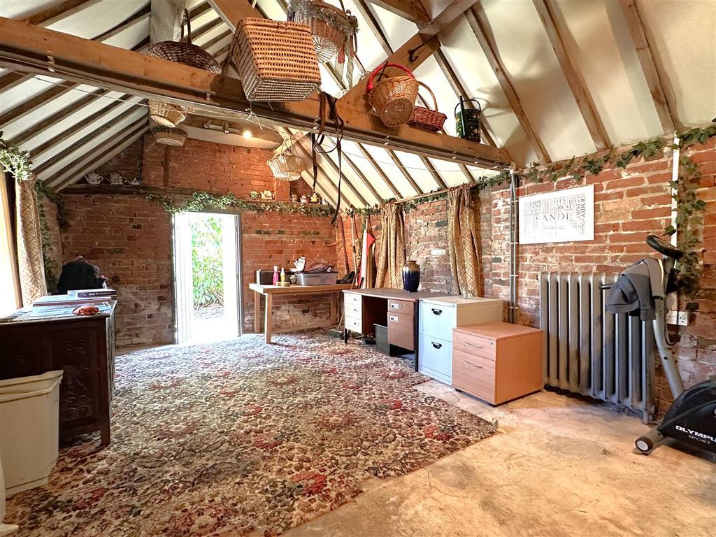 Barn Internal 751