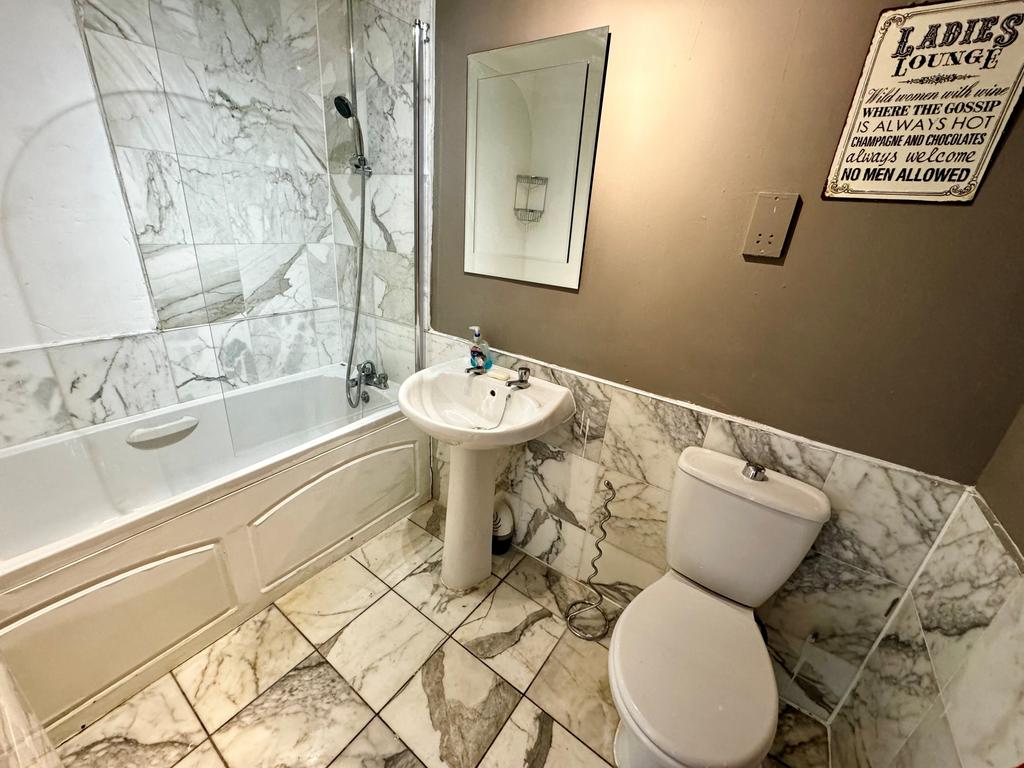 Bathroom & Toilet
