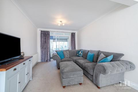 3 bedroom semi-detached house for sale, Upper Rainham Road, Hornchurch