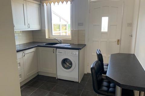 2 bedroom terraced house to rent, High Street, Worsborough