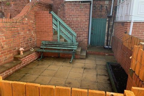 2 bedroom terraced house to rent, High Street, Worsborough