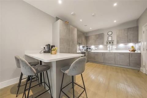 2 bedroom apartment for sale, Coombe Road, New Malden, KT3