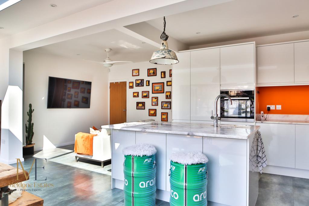 Breakfast bar