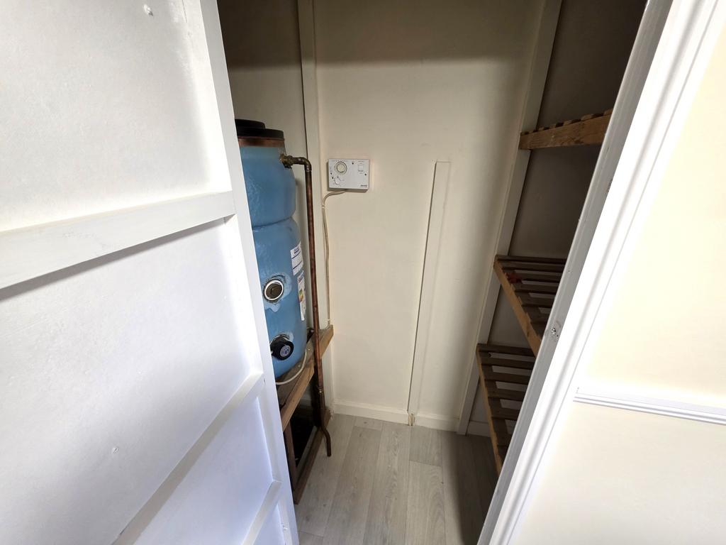 Airing cupboard