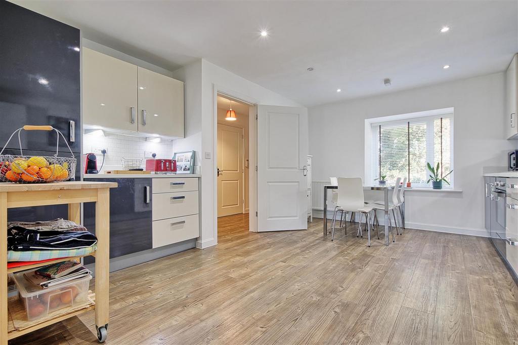 Kitchen 2.jpg