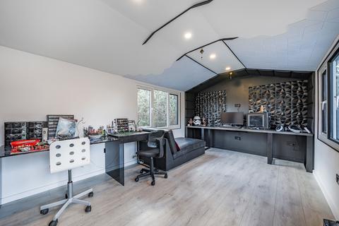 Fox Oak Blackbridge Road, Woking, GU22 0DH