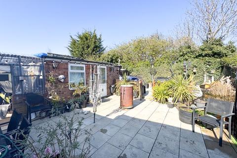 61 Amesbury Avenue, Grimsby, DN33 3HT