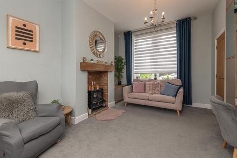 8 Shaw Street, Holywell Green, Halifax, HX4 9BE