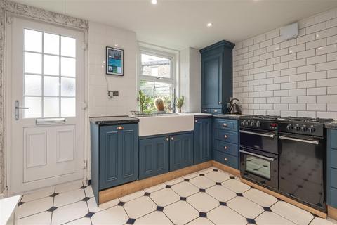 8 Shaw Street, Holywell Green, Halifax, HX4 9BE
