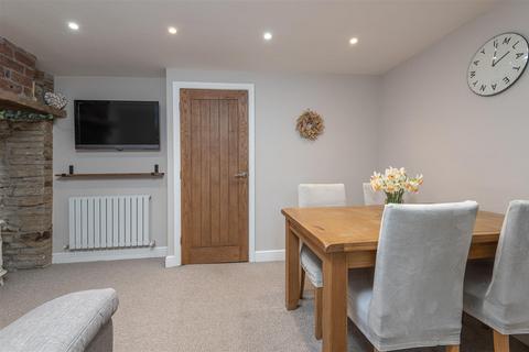 8 Shaw Street, Holywell Green, Halifax, HX4 9BE