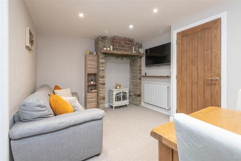 8 Shaw Street, Holywell Green, Halifax, HX4 9BE