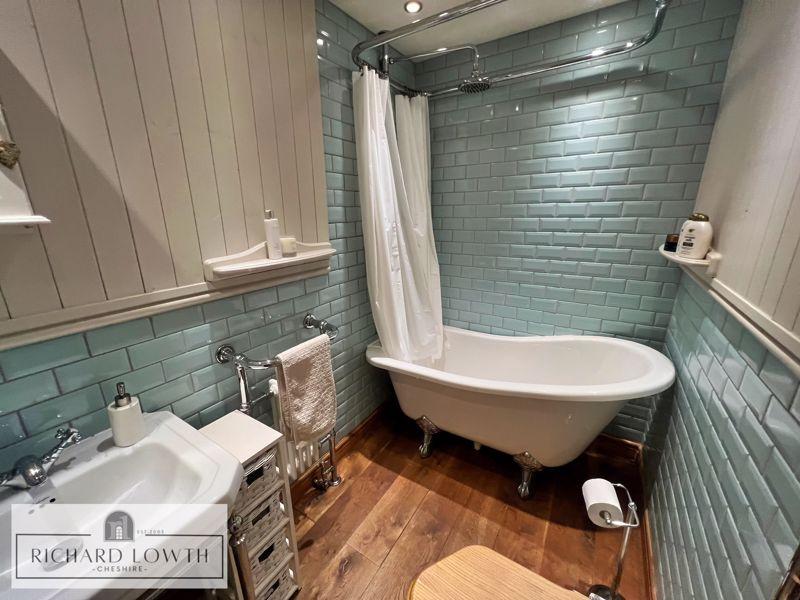 Stylish Bathroom/WC