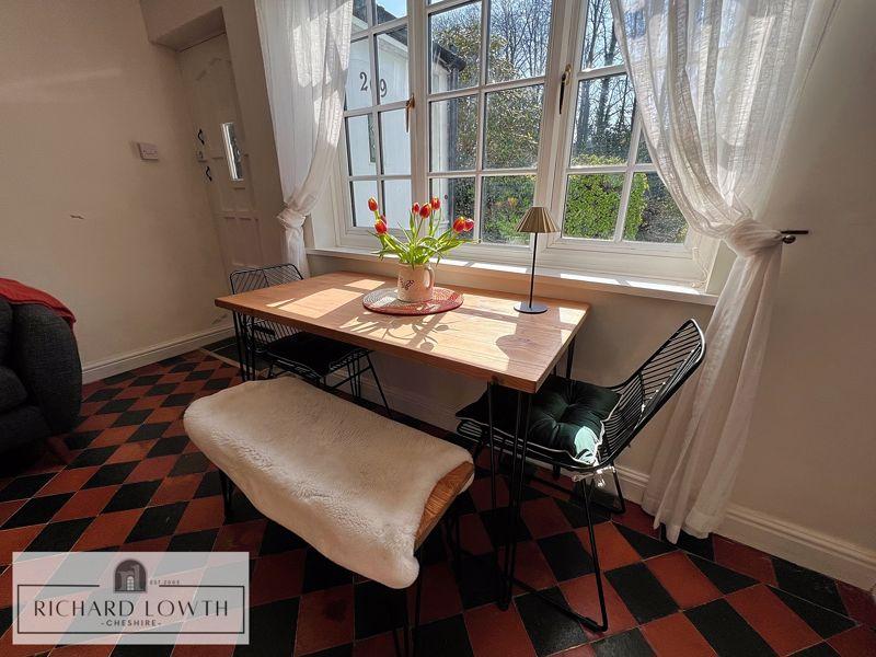 Lounge/Dining Area