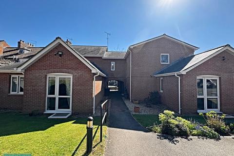 2 bedroom apartment for sale, The Avenue, Taunton  *Two Years Service charge paid*