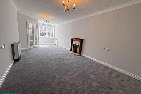 2 bedroom apartment for sale, The Avenue, Taunton  *Two Years Service charge paid*