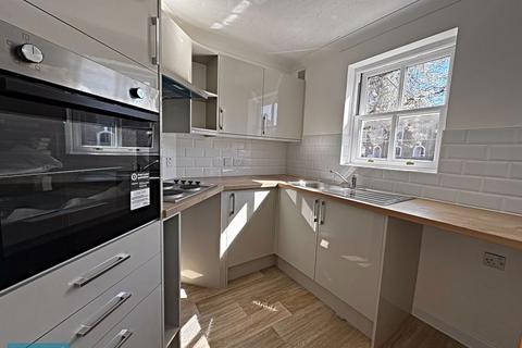2 bedroom apartment for sale, The Avenue, Taunton  *Two Years Service charge paid*