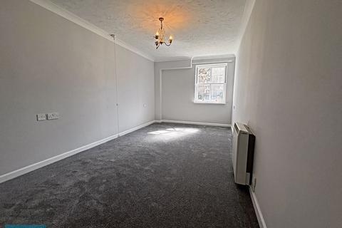 2 bedroom apartment for sale, The Avenue, Taunton  *Two Years Service charge paid*