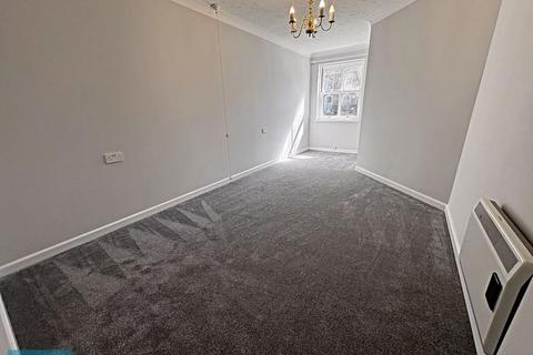 2 bedroom apartment for sale, The Avenue, Taunton  *Two Years Service charge paid*