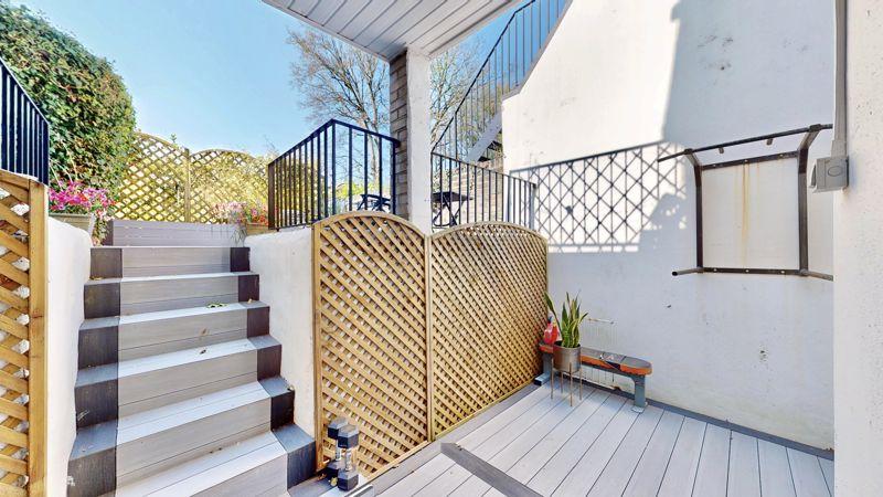 Deck to garden