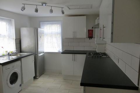35b Park Grove, London, E15 3QT