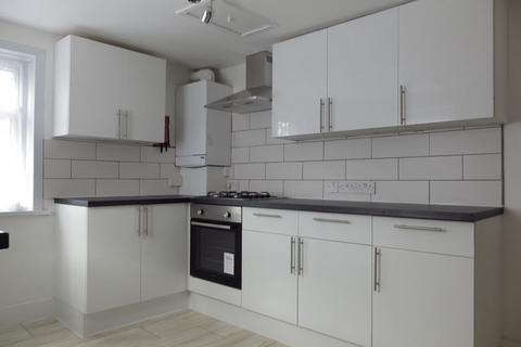 35b Park Grove, London, E15 3QT