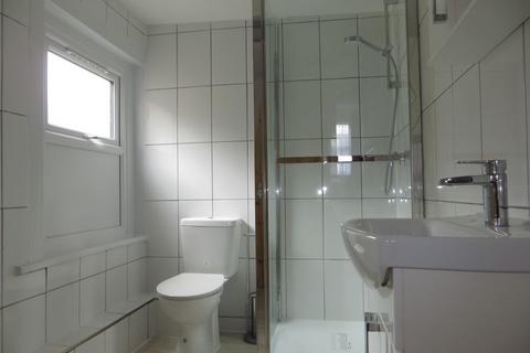 35b Park Grove, London, E15 3QT